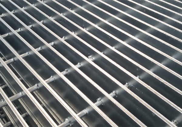 What are standard steel gratings?